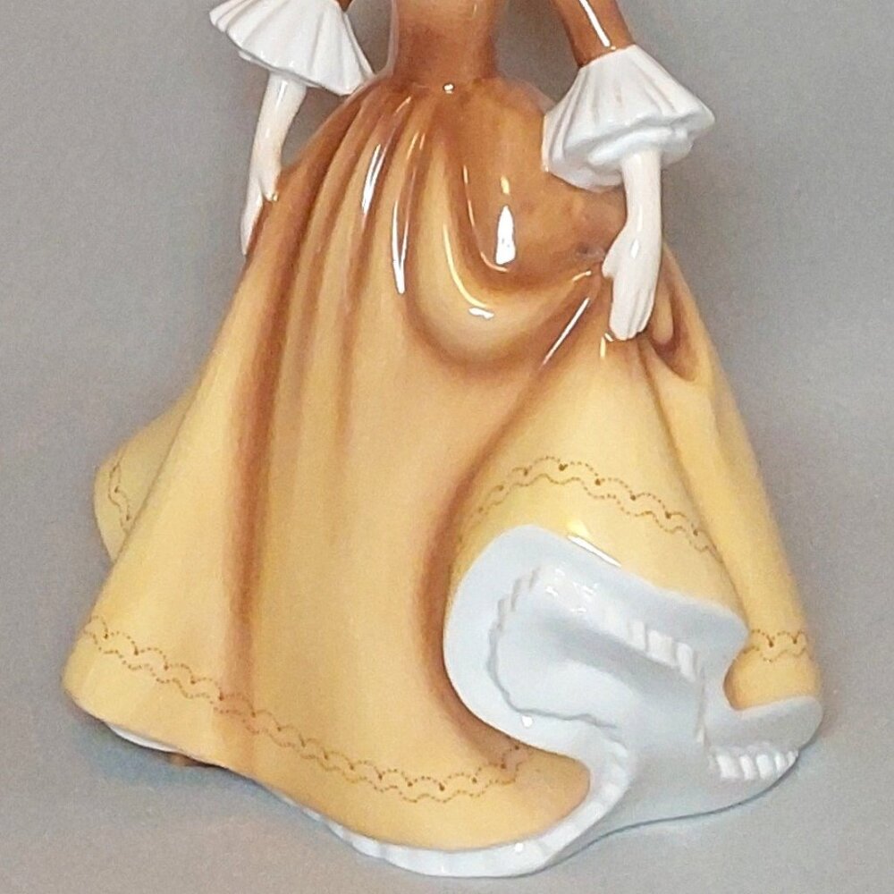 Royal Doulton "Stephanie" Vintage Home/Office Collectible Decor Statue Figurine - Picture 10 of 16